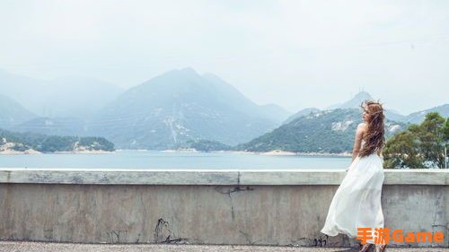 用刀划开女孩子所有的衣服游戏